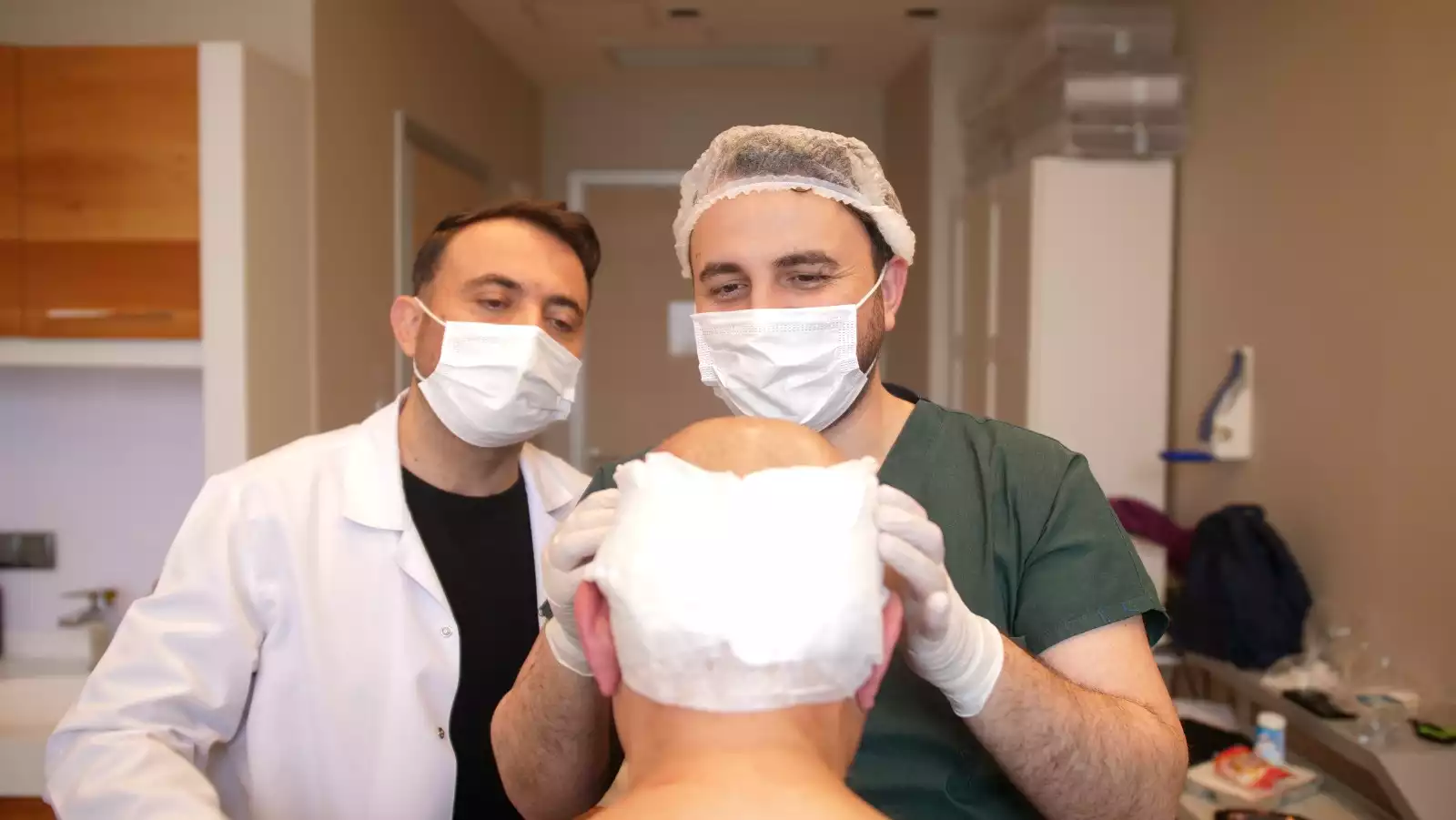 What is the Difference Between Sapphire FUE and DHI Hair Transplant Technique?